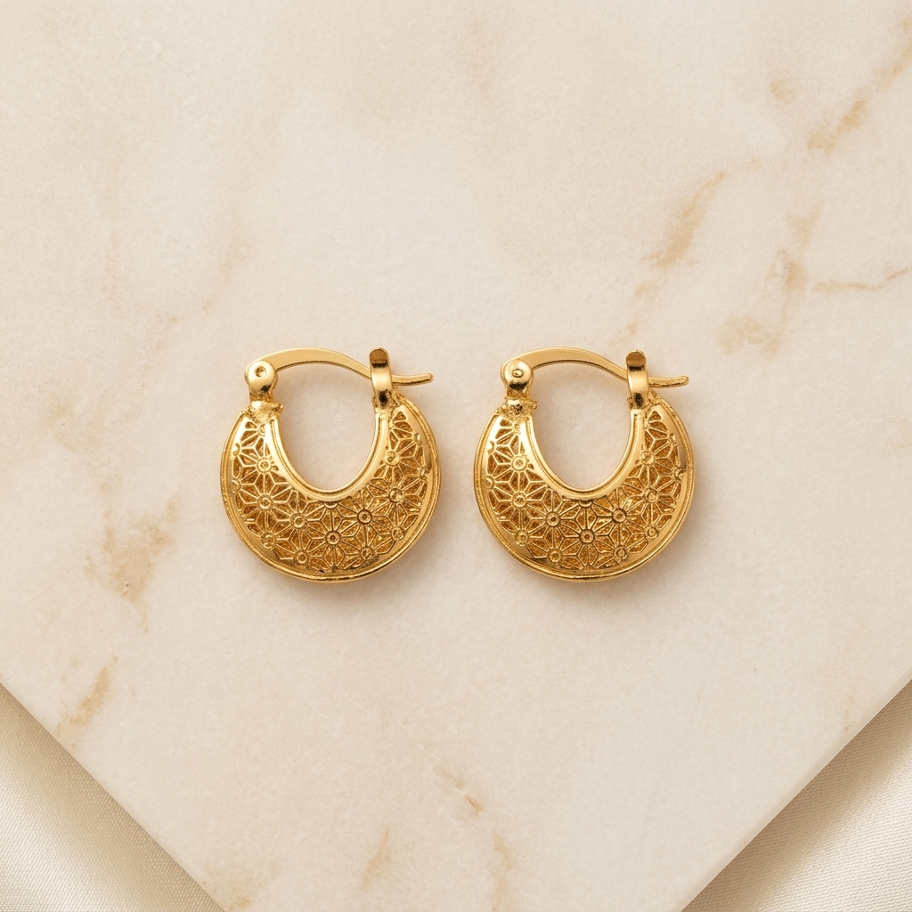 Filigree Crescent - alternate lighting view