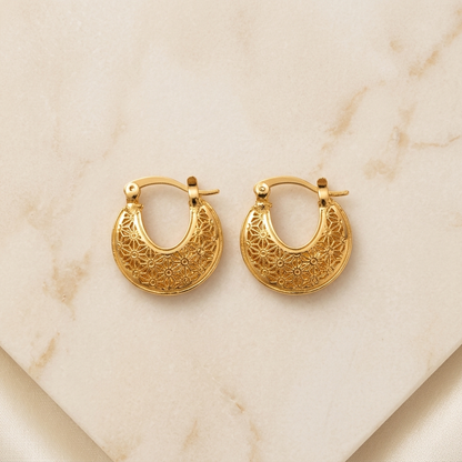 Filigree Crescent - alternate lighting view