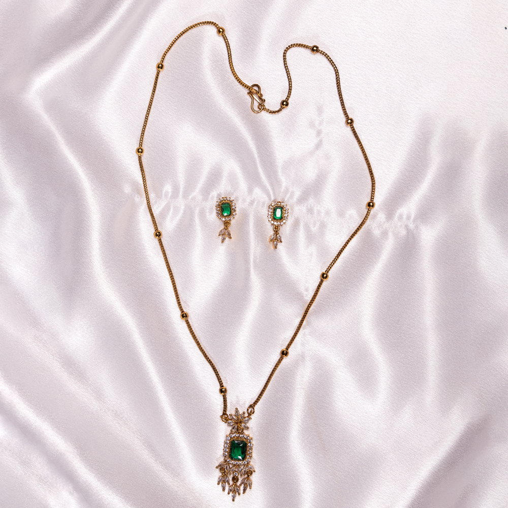 Green Stone Gold Tone Necklace Set - Image 2