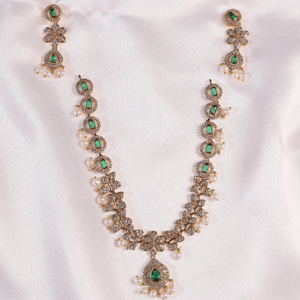 Emerald Floral Pearl Necklace Set - Image 2