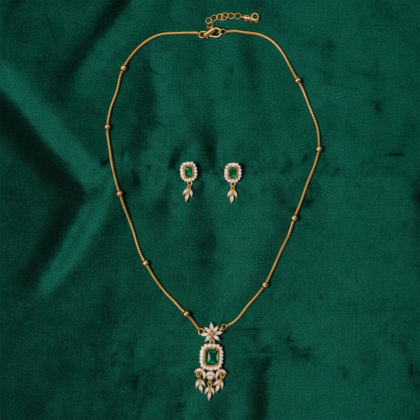 Green Stone Gold Tone Necklace Set