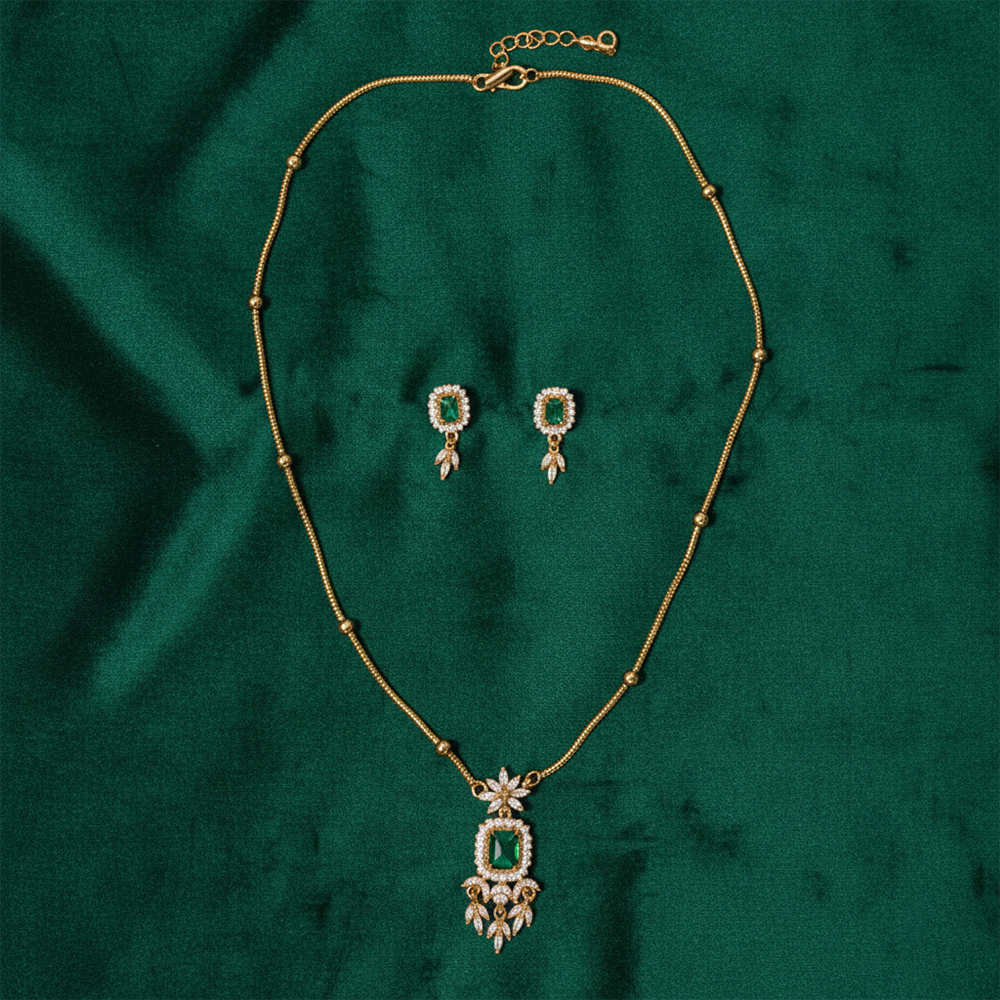 Green Stone Gold Tone Necklace Set