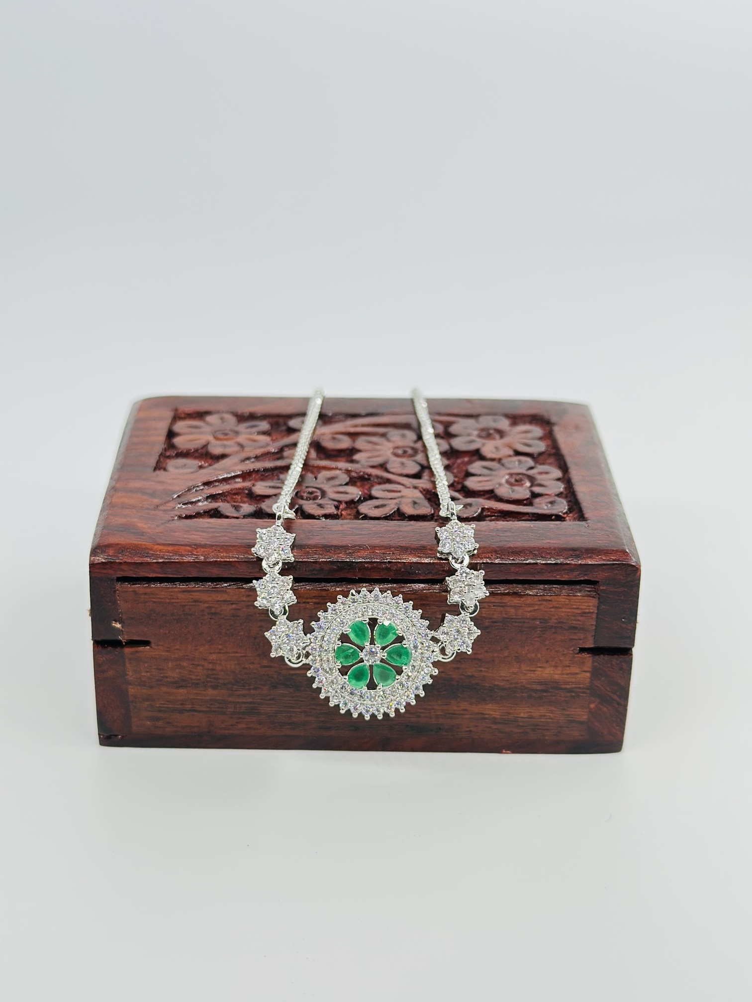 Green & White Stone Floral Bolo Bracelet