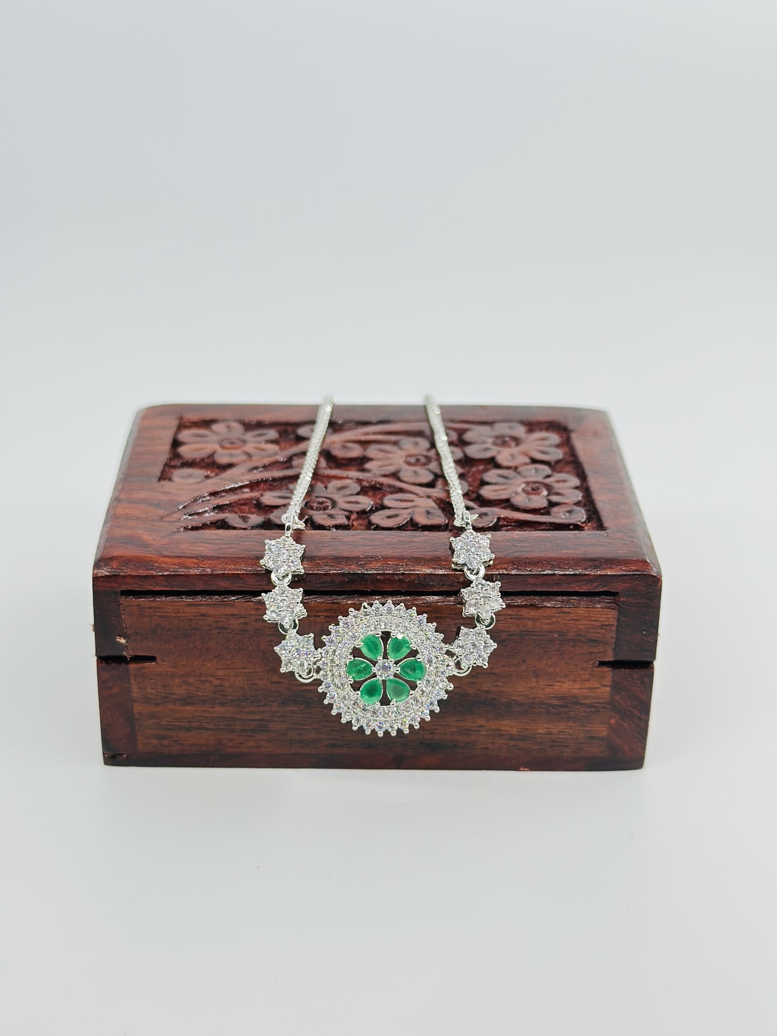 Green & White Stone Floral Bolo Bracelet - Image 2