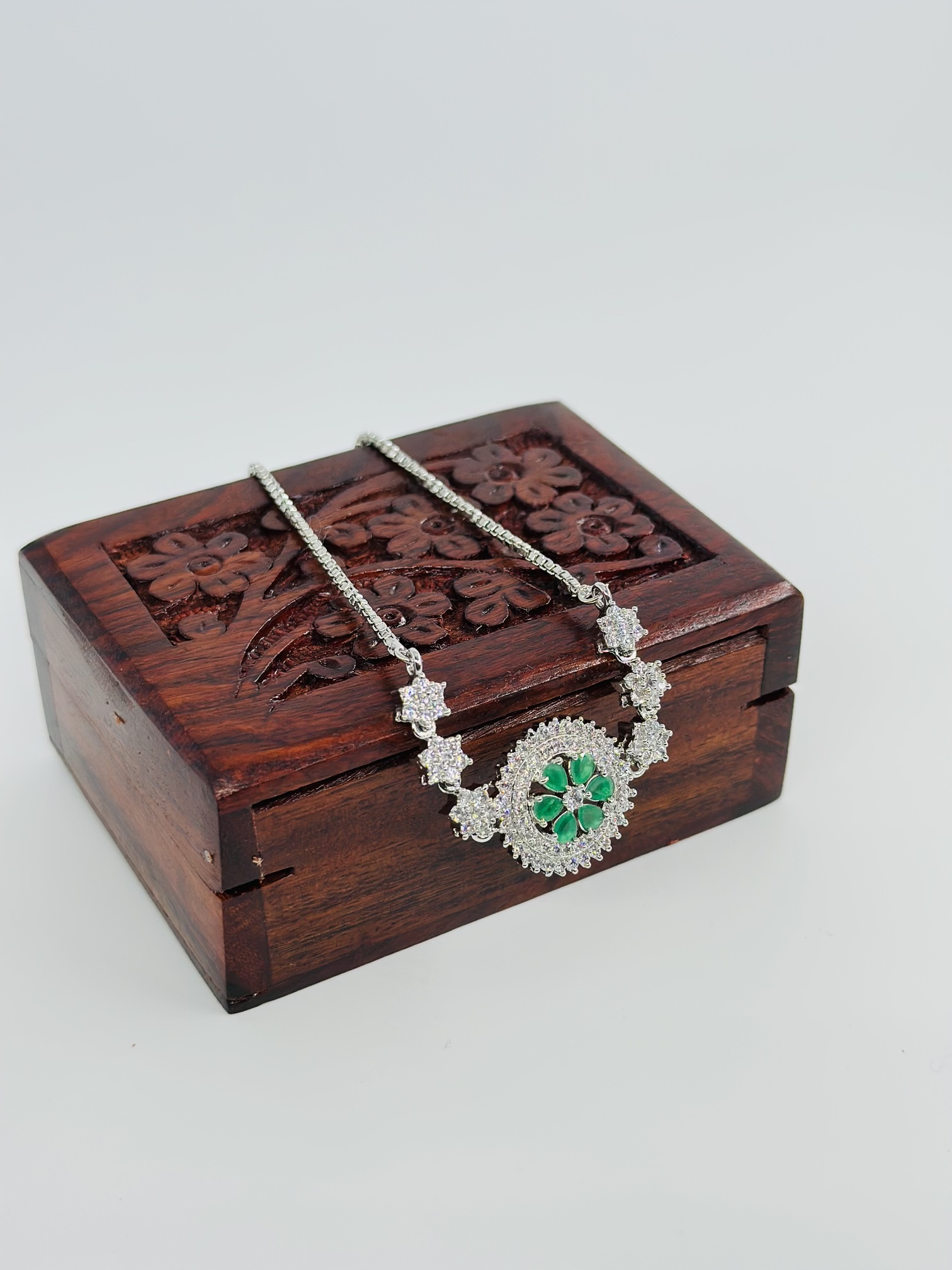 Green & White Stone Floral Bolo Bracelet - Image 3