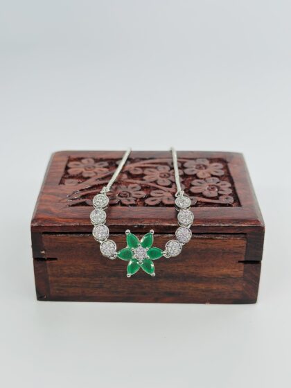 Green Stone Flower Bolo Bracelet (Dark)