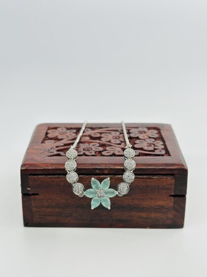 Green Stone Flower Bolo Bracelet (Light)