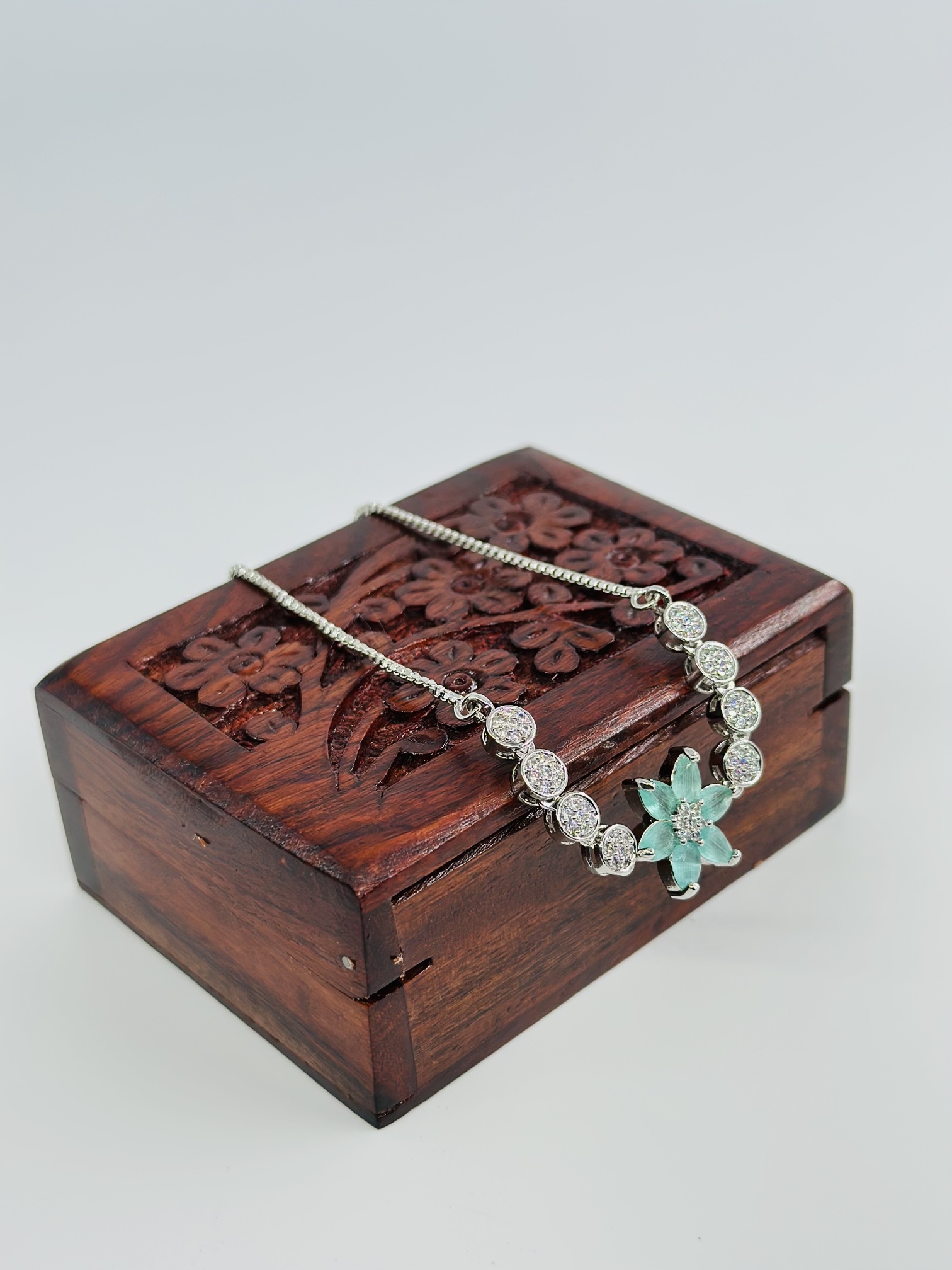 Green Stone Flower Bolo Bracelet (Light) - Image 4