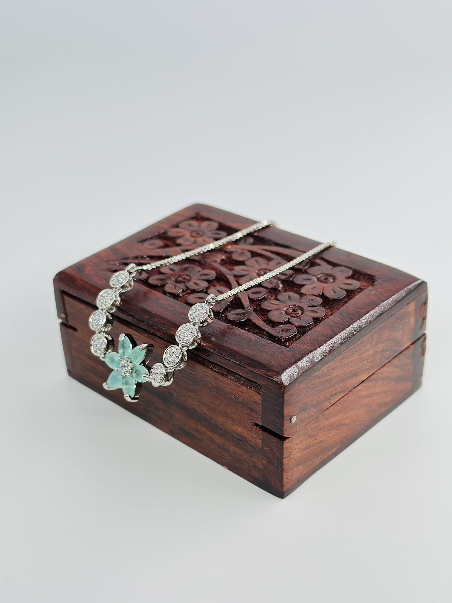 Green Stone Flower Bolo Bracelet (Light) - Image 2