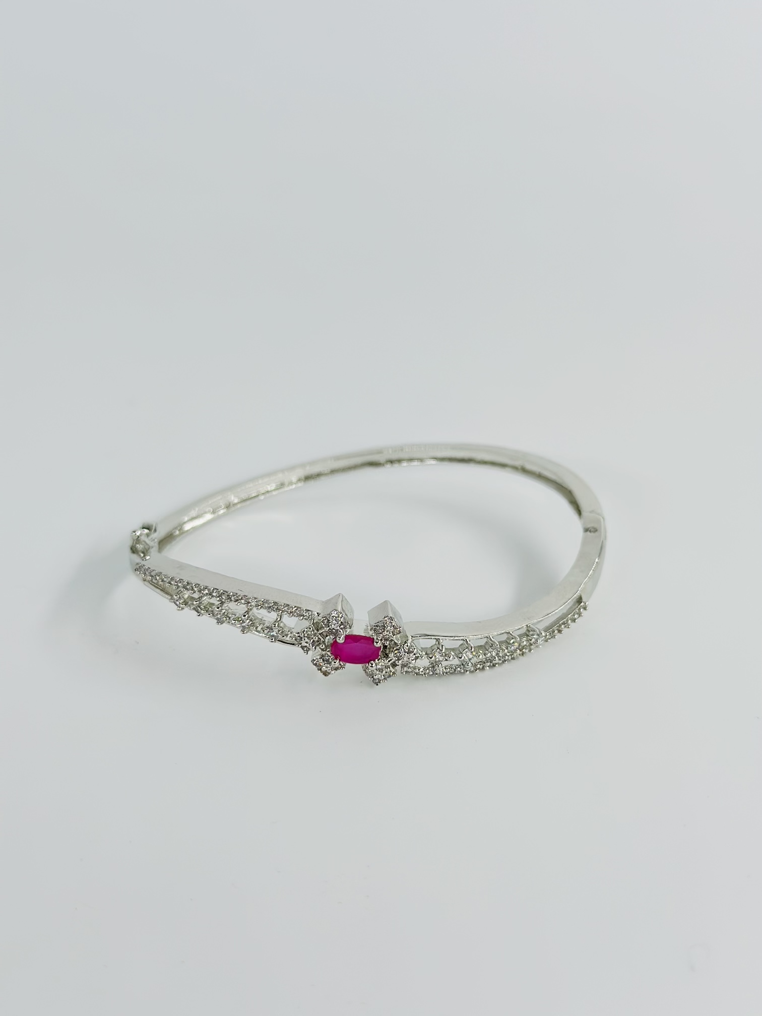 Silver-Tone Oval Pink Stone & Floral Lattice Kada - Image 4