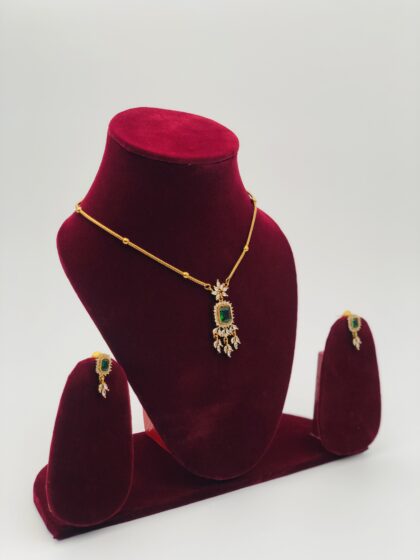 Green Stone Gold Tone Necklace Set